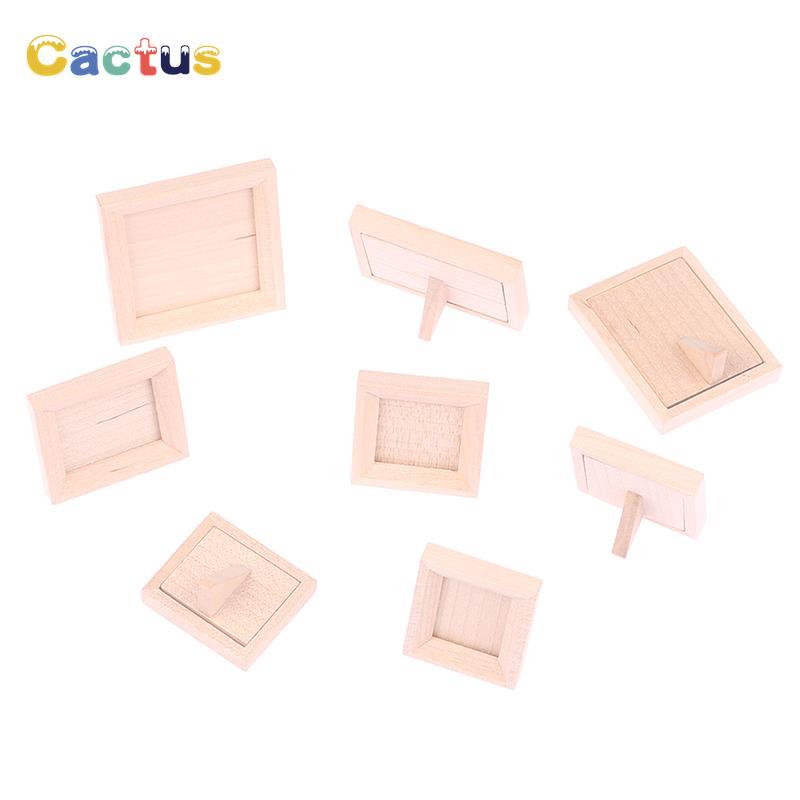 Engraved Wood Frame - Dollhouse Miniature Wood Photo Frame, Simulação
